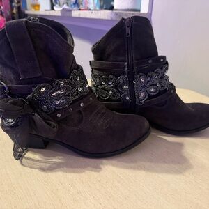 Elegant Black Embellished Women's Boots